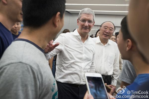 執(zhí)掌蘋果5年，庫克從喬布斯陰影中走出了嗎？